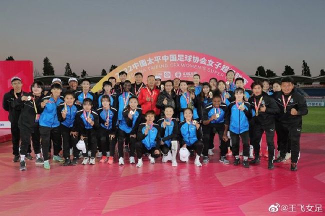 老杨头披了外衣下了床，在凳子上坐了一宿。